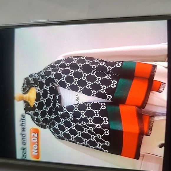 SCARF - Picture 5 of 6